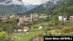 Pogled na Donju Jablanicu, Bosna i Hercegovina, 6. 10. 2024. Policija je zabranila ulazak na ugroženom području, osim za spasilačke timove