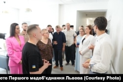 Серед учасників на заході чимало депутатів різних фракцій