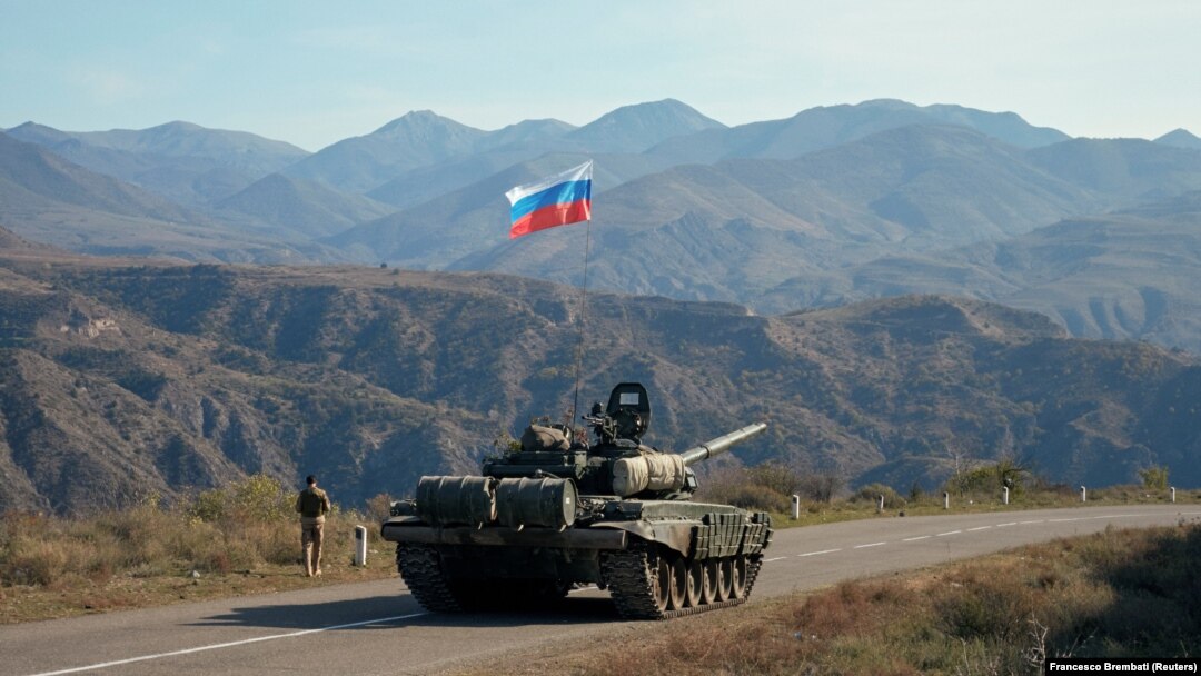 Военнослужащий российских миротворческих сил в Нагорном Карабахе (иллюстративное фото)
