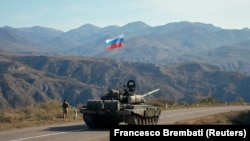 Военнослужащий российских миротворческих сил в Нагорном Карабахе (иллюстративное фото)