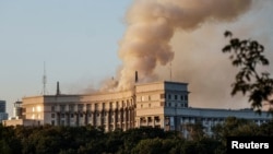 უკრაინის მინისტრთა კაბინეტის შენობა რუსეთის მიერ დრონებით განხორციელებული იერიშის შემდეგ. კიევი, 7 სექტემბერი, 2025.