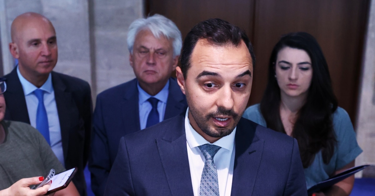 Опозиционната коалиция Продължаваме промяната-Демократична България (ПП-ДБ) настоя във вторник за