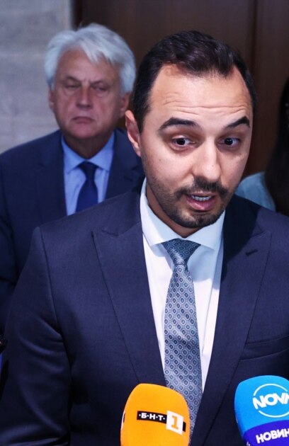 Опозиционната коалиция Продължаваме промяната Демократична България ПП ДБ настоя във вторник за