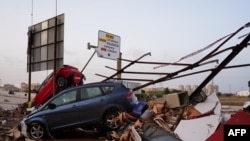 Torenții de apă au luat pe sus mașinile de pe străzi în regiunea Valencia.