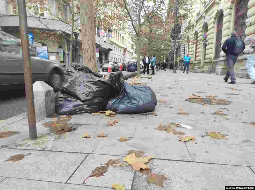 Stada Ion Ghica din imediata apropiere a Pieței Universității.