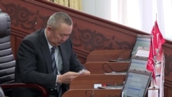 «Мне нужно по 4 раза в год летать в Россию!»: кыргызские депутаты оправдываются за заграничные поездки
