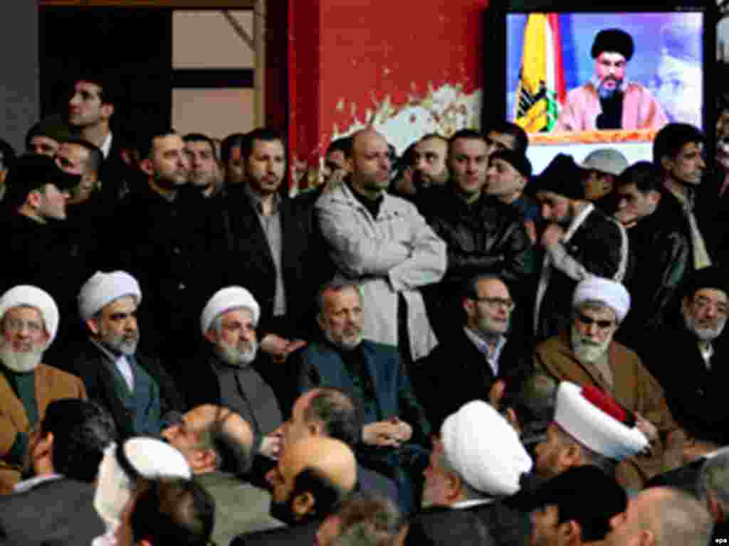 Байрут, Лубнон. 14 феврал - Дар ҷанозаи ӯ Манучеҳр Муттакӣ, вазири умури берунаи Эрон низ иштирок дошт. 