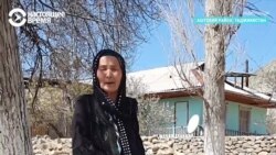 «Кто-то транжирит деньги, а я берегу каждую копейку»: жительница Таджикистана построила мост для сельчан