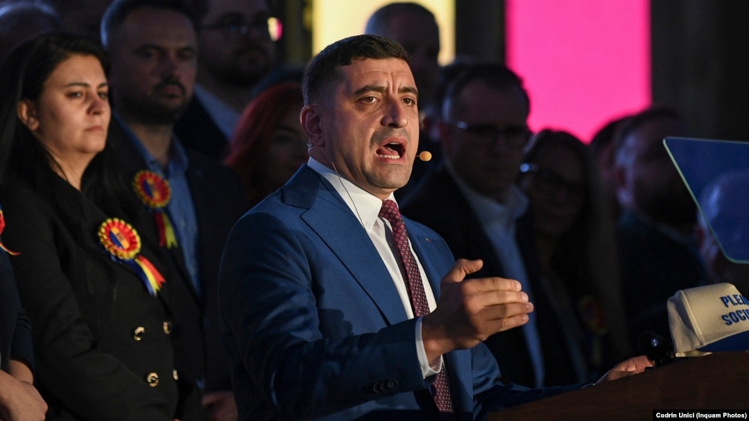 Liderul de extremă dreaptă al AUR, George Simion, a susținut în primă fază, la momentul închiderii urnelor și a prezentării exit-poll-urilor, că el a câștigat alegerile. Ulterior, când numărătoarea oficială a devenit imposibil de contestat, s-a recunoscut înfrânt. 