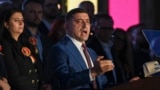 Liderul de extremă dreaptă al AUR, George Simion, a susținut în primă fază, la momentul închiderii urnelor și a prezentării exit-poll-urilor, că el a câștigat alegerile. Ulterior, când numărătoarea oficială a devenit imposibil de contestat, s-a recunoscut înfrânt. 