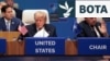 Presidenti amerikan, Donald Trump, dhe sekretari i Përgjithshëm i NATO-s, Mark Rutte, gjatë sesionit të punës në samitin në Ankara. 