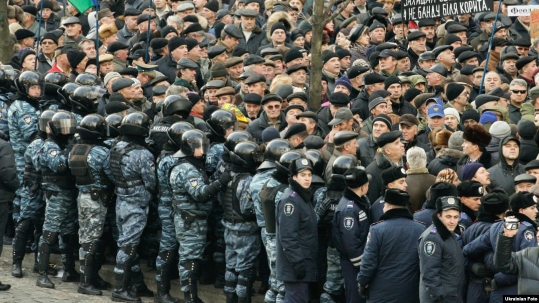 1,5 тисячі чорнобильців вимагають біля Кабміну не скорочувати їм соціальні виплати