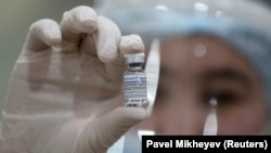Для вакцинации в Казахстане используется в основном «Спутник V» российской разработки, изготавливаемый на заводе в Караганде, а также местный препарат QazVac