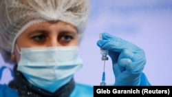 В Україні наразі використовується лише CoviShield, індійська версія вакцини AstraZeneca