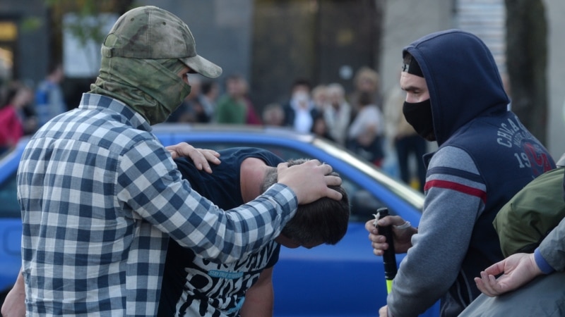 Poliția belarusă a reținut sute de oameni în timpul protestelor de duminică