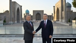 Иорданиянын падышасы Абдалла II ибн Хусейн өзбек президенти Шавкат Мирзиёев менен Самаркандда. 25-август, 2025-жыл 