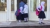 В школах Жанаозена разгорается спор вокруг хиджабов