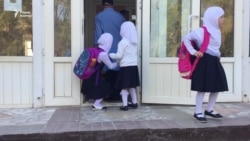 В хиджабах не впускают в школу