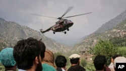 کونړ کې د هیلیکوپترې د الوتو شېبه