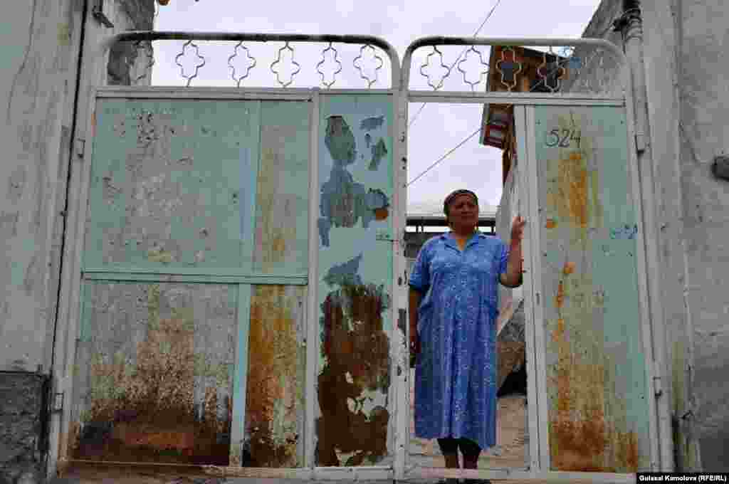  Тешиктош кўчасида доимий уй қурилиши кечикаетганидан одамлар ҳавотирда