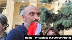 გიორგი ახობაძე მის წინააღმდეგ ნარკოდანაშაულის მუხლით აღძრულ საქმეზე გამამართლებელი განაჩენის გამოცხადების შემდეგ.