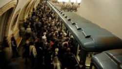Metroda 11 aylıq fasilə: 'Daşınma pulsuz olsun'