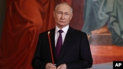 Vlagyimir Putyin orosz elnök kevésbé a márciusi választások miatt aggódik, inkább azért, hogy megfelelő felhatalmazást kapjon az ukrajnai invázió miatt amúgy is aggódó orosz lakosságtól