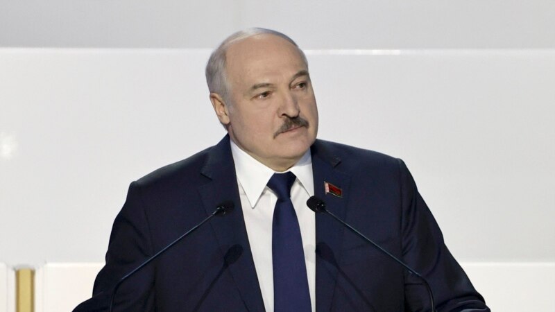 Беларусь: Лукашенко лишил воинского звания отца экс-главреда Nexta 
