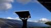 În România sunt 240.000 de prosumatori – adică persoane care nu doar cumpără, ci și livrează energie în rețea. Imagine generică.