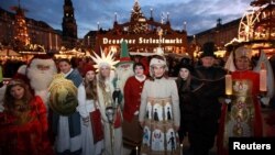 Різдвяні ярмарки у Німеччини перебувають під особливою охороною після минулорічного нападу в Берліні (на фото відкриття ярмарку у Дрездені, 29 листопада 2017 року)
