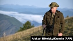 Predsjednik Rusije, Vladimir Putin, pozira na planinarenju za vrijeme odmora u Tuvi, na jugu Sibira