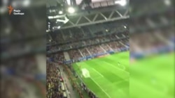 Українські вболівальники заспівали пісню про Путіна