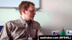 Birleşen Ştatlaryň Türkmenistandaky ilçihanasynyň Maglumat we medeniýet bölüminiň başlygy William Stiwens