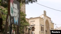 SAD su još jednom pozvale vladu sirijskog predsjednika Bašara el Asada i njegove pristalice da "prekinu rat protiv sopstvenog naroda" (na fotografiji plakat sa Asadovim likom u Damasku)