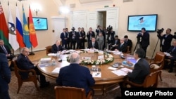 Жогорку Евразия экономикалык кеңешинин жыйыны. Санкт-Петербург. 2025-жылдын 21-декабры.