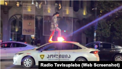 თამარ ლორთქიფანიძე - მას გამოძიება ორი მუხლით ჩადენილ დანაშაულს ედავება. ბრალის დამტკიცების შემთხვევაში ქალს 7 წლამდე თავისუფლების აღკვეთა ელის