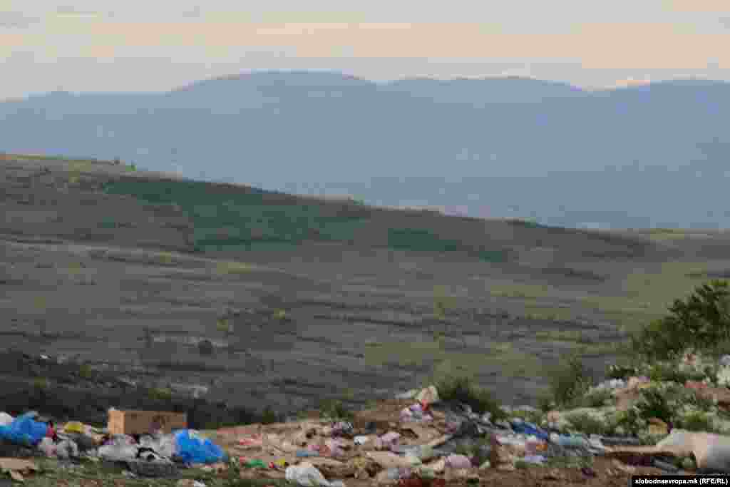 Депонија на патот Количане - Батинце во општина Студеничани