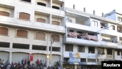 Демонстранты в сирийском городе Банияс