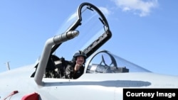 Իլհամ Ալիևը JF-17C-ի ղեկին