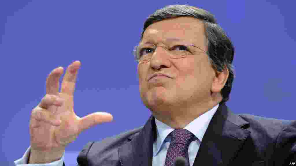 Preşedintele Comisiei Europene Jose Manuel Barroso, anunţ&acirc;nd că Uniunea Europeană și Statele Unite s-au &icirc;nțeles să discute un acord de liber schimb transatlatnic cuprinzător - 13 februarie 2013. &Icirc;ntr-o declarație comună emisă simultan la Bruxelles și Washington, președintele Statelor Unite Barack Obama și președintele Consiliului European Herman van Rompuy au spus că părțile sunt decise să facă din relația bilaterală &rdquo;un motor tot mai puternic al prosperității&rdquo;. UE spune că acordul i-ar aduce un plus de creștere economică anuală de 0,5%.