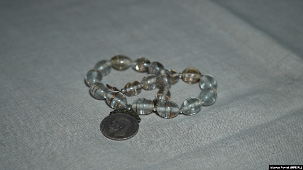 Дукач в намисті