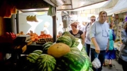 Potrivit specialiștilor, limita de nitrați admisă în cazul pepenilor verzi este de 60 de miligrame pe kilogram. 