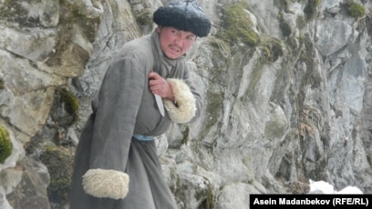 Анальды жыныстық қатынасқа мәжбүрлеу Мен жетілген әйел колготкиімен келдім