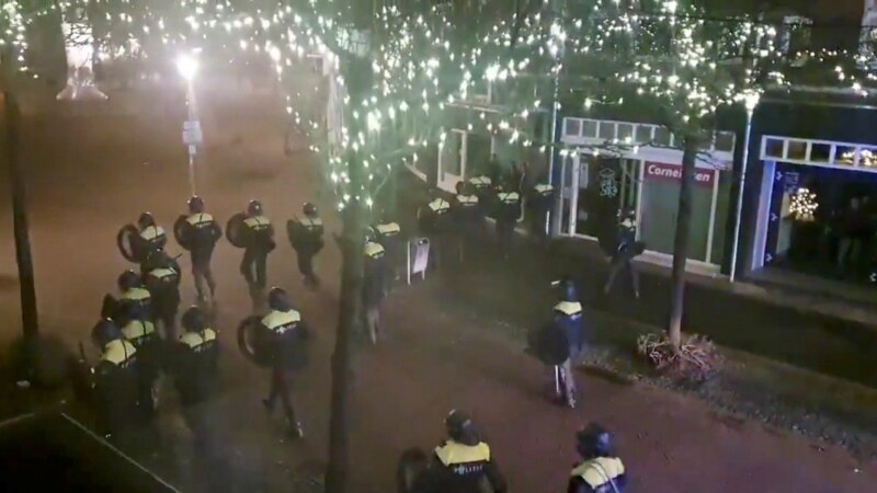 Policijski sat ostaje uprkos neredima u gradovima Holandije