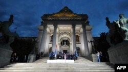 Aleksandër Vuçiq me kabinetin e tij qeveritare 