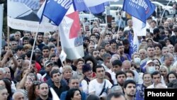 Armenia - Supporters of former President Robert Kocharian and his opposition alliance attend an election campaign rally in Yerevan's Nor Nork district, June 9, 2021.