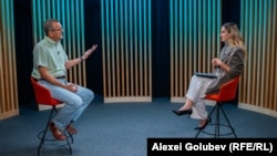 Politologul român Cristian Preda, în studioul Europei Libere, invitat al Cristinei Popușoi la podcastul „Pe Agendă”