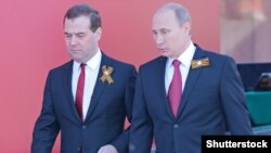 Rusiye baş naziri Dmitriy Medvedev ve Rusiye prezidenti Vladimir Putin 