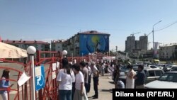Kazakhstan - Shymkent - people's line for mortality sertification 