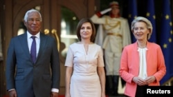 Președintele Consiliului European, Antonio Costa, președinta R. Moldova, Maia Sandu și președinta Comisiei Europene, Ursula von der Leyen, la primul summit UE-Moldova, la 4 iulie 2025, la Chișinău. 